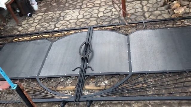 Кованые ворота.Часть 2. Покраска и установка поликарбоната. смотреть онлайн