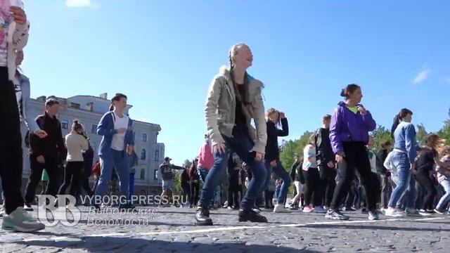 Зарядка "Выборгский шейк" на Красной площади смотреть онлайн