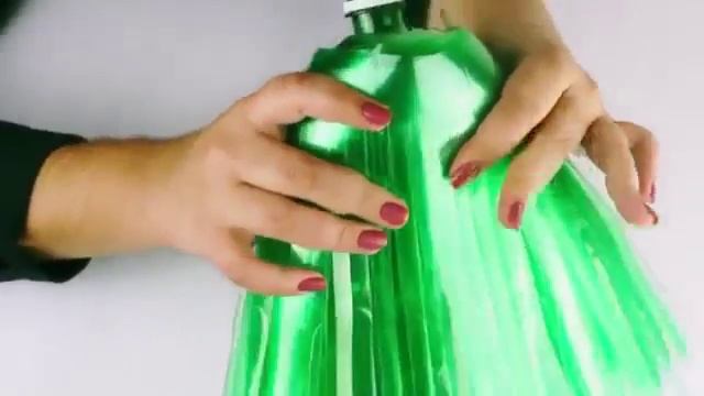 Метла из пластиковых бутылок своими руками... смотреть онлайн