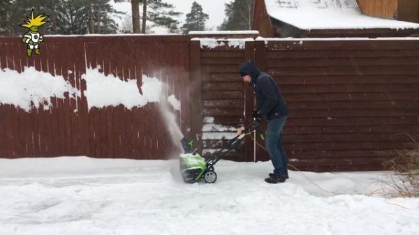 Электрический cнегоуборщик Greenworks 1800W GES13. Рубим наст