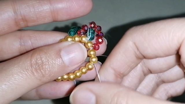 Beaded Christmas Wreath Earrings Tutorial / Very Easy For Beginners / How To Make Holiday Jewelry
