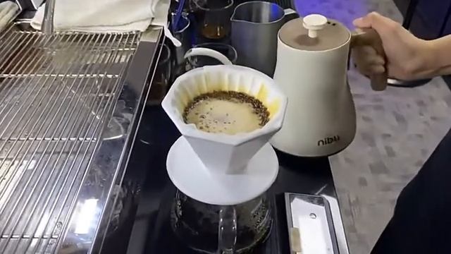 Демонстрация работы и применения чайника NIBU SMART DRIP KETTLE смотреть онлайн