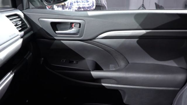 2017 Toyota Highlander Walkaround Review