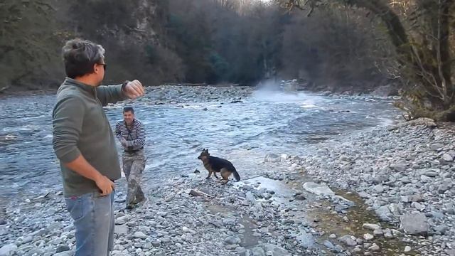 Катамаран с моторчиком на реке Ажек смотреть онлайн