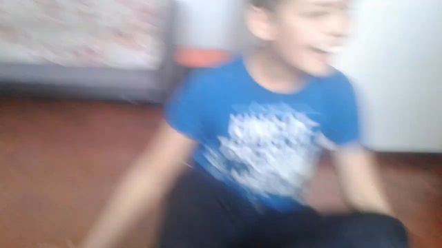 Прыгаем с полки на кровать смотреть онлайн