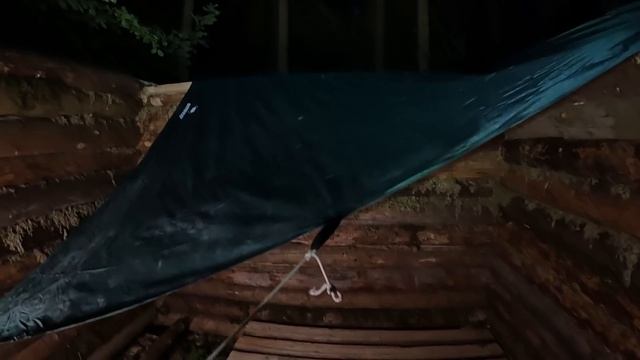 Пилим доски на потолок. Заночевал в избе | ЛЕСНОЙ ДОМ | ИЗБА | FOREST HOUSE | DUGOUT | HUT смотреть онлайн