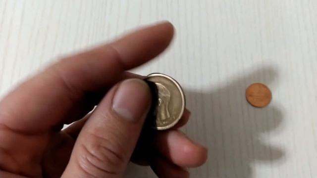 Плащеносная ящерица, а так же бык - один из 4 духов-защитников и другие монеты мира смотреть онлайн