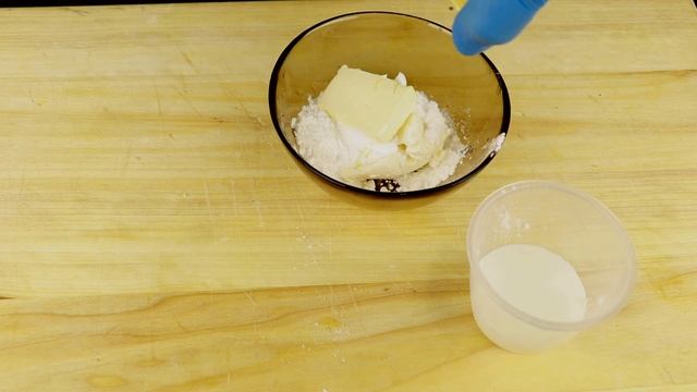 Булочки с корицей и сливочным кремом.Лучшая выпечка с кофе. Идеально для завтрака смотреть онлайн