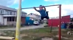 новые трюки на турнике 14 и 9 лет