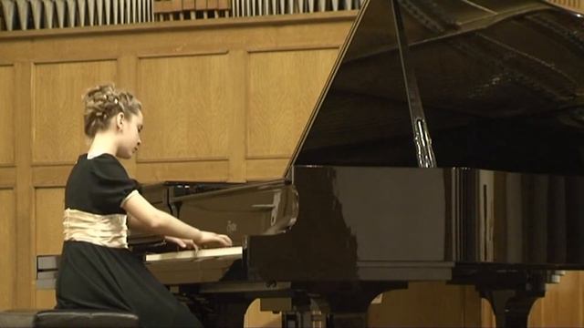 Sofia Vilenska plays Sonatina [C-dur], Mvmt 2 by Adolf Skulte смотреть онлайн
