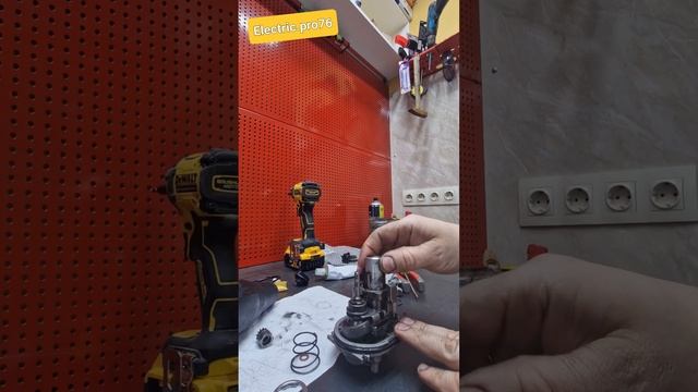 Замена ствола на перфораторе DeWalt Dch133. #DeWalt #dch133 #электрик