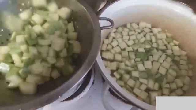 Как заморозить кабачки на зиму. Заморозка овощей #kitchen #freezing #cooking #vegetablemarrow #food смотреть онлайн