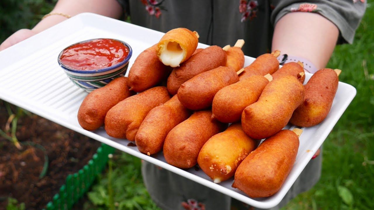 КОРН ДОГ - Корейская жареная СОСИСКА в ТЕСТЕ с СЫРОМ смотреть онлайн