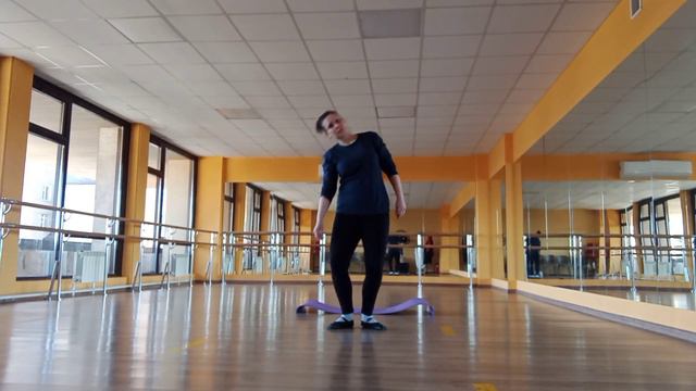 Вспоминаю комбинацию plie. Источник - Город Танца (ссылка в описании). смотреть онлайн