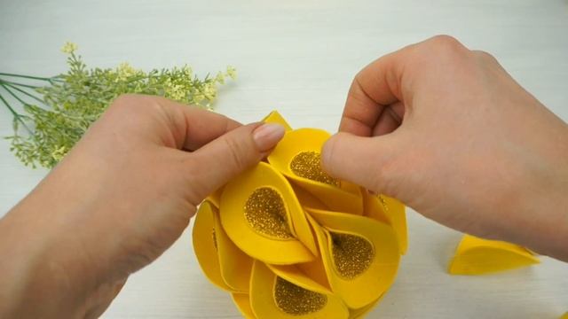 Как сделать Вазу из пластиковой бутылки и фоамирана. ВАЗА своими руками! смотреть онлайн