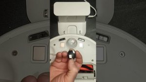 Почему Xiaomi робот пылесос не заряжается и не встает на зарядку. Простой ответ. Ремонт за минуту.