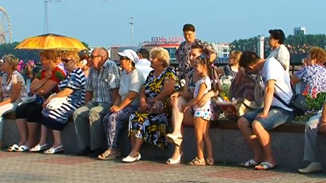 Китайские и благовещенские пенсионеры станцевали на набережной ... смотреть онлайн