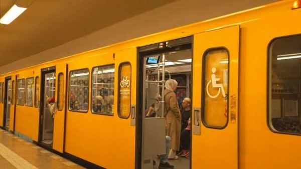 Germany, Berlin, U-Bahn ride from Neukölln to Grenzallee