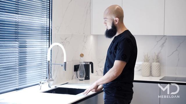 Кухня гостиная 35 м2. Спроектирована для не частого приготовления, при этом имеет хороший функциона смотреть онлайн