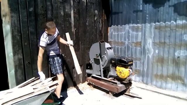 Производство декоративной щепы(мульчи). Работа дробильной машины (щепореза). смотреть онлайн