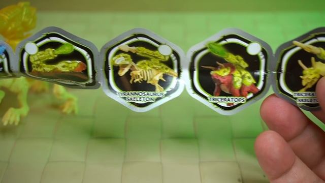 ДИНОЗАВРЫ В БРОНЕ СВЕТЯТСЯ В ТЕМНОТЕ 5 Surprise Dino Strike Zuru смотреть онлайн