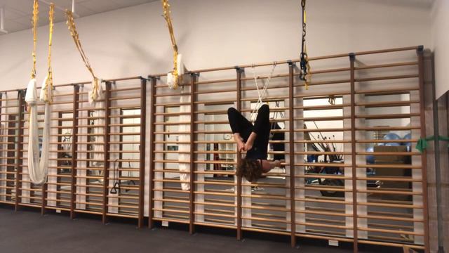 40. Kurunta yoga Inversions medley смотреть онлайн