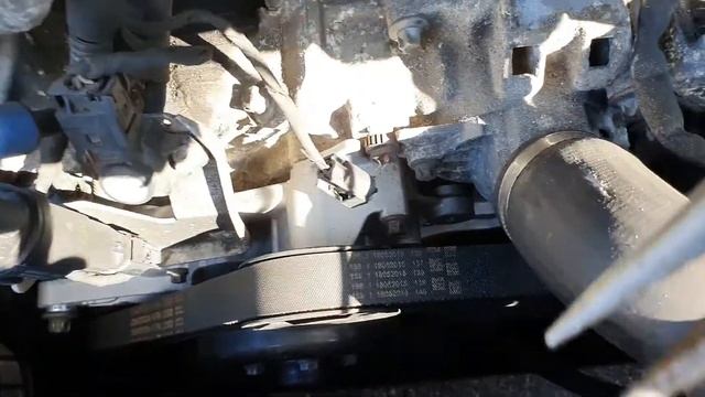 Replacing Coolant Temperature Sensor on Mercedes W220 S Class смотреть онлайн