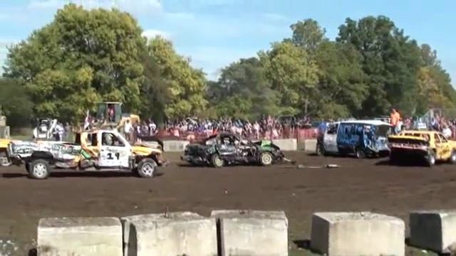 Alvinston Fair 2014 Demolition Derby -Free For All
