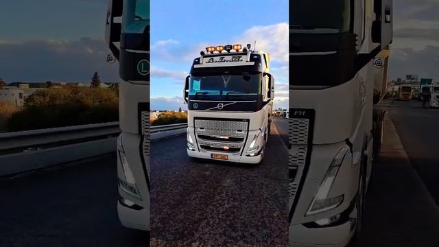 VOLVO FH5 540 AND SCANIA V8 смотреть онлайн