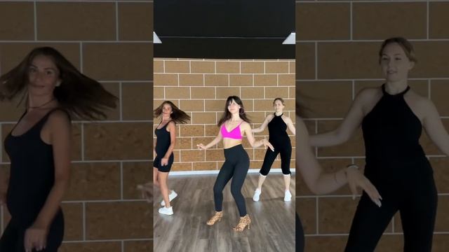 Bachata lady style ? #bachata #бачата #bachatatutorial смотреть онлайн