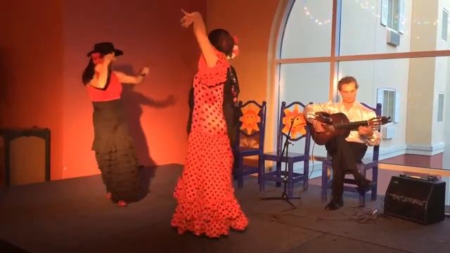 Los Flamencos Gypsy Ballet with the Mexican Folklorico Ballet in Concert for Cinco de Mayo, GurneeI смотреть онлайн