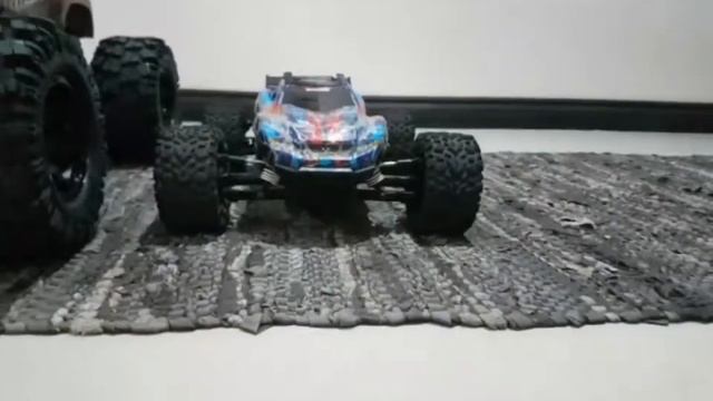 TRAXXAS XMAXX 1/6 VS TRAXXAS RUSTLER VXL 1/10 size comparison смотреть онлайн