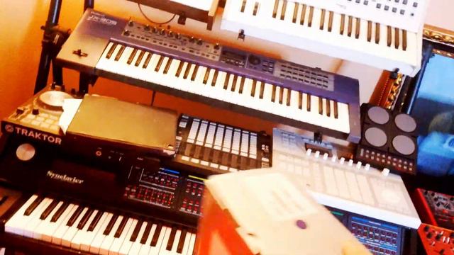 Korg OPSIX unboxing смотреть онлайн
