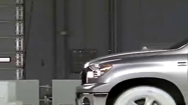 Crash Test 2007 - 2009 Toyota Tundra SR5 (2wd D Cab) (Frontal Offset) IIHS смотреть онлайн