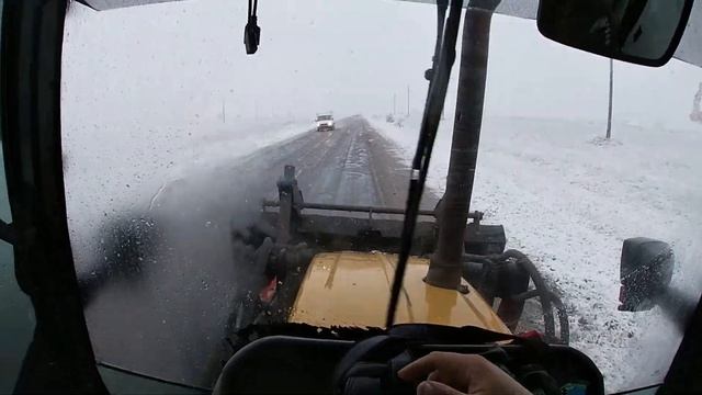 Обязан ли быть тракторист , слесарем? Работа экскаватора-погрузчика CATERPILLAR смотреть онлайн