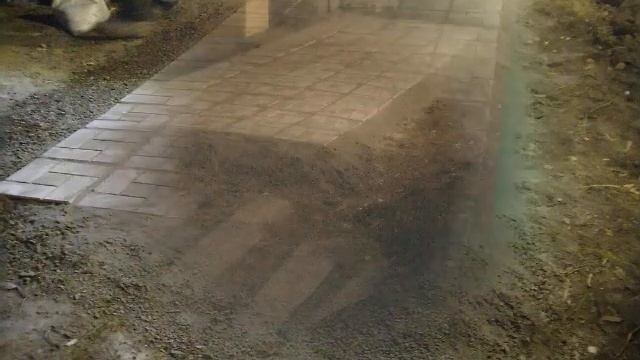 тратуарная плитка и декоративный заборчик женскими руками смотреть онлайн