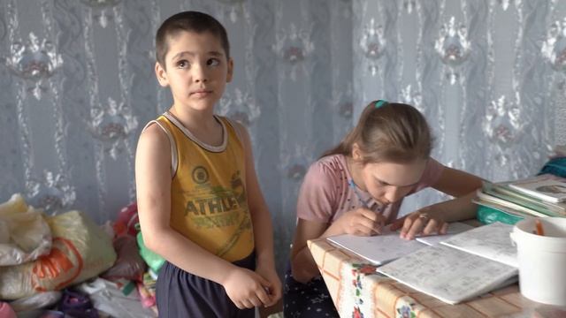 Дети до ужаса напуганы, что их отнимут у бабушки, а маме они не нужны! Такого страха мы не встречал смотреть онлайн