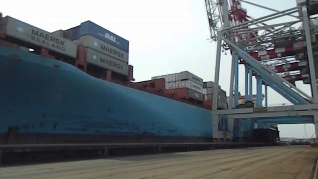 Порт "Южный": первый судозаход нового сервиса мирового перевозчика "Maersk Line" на терминал "ТИС" смотреть онлайн