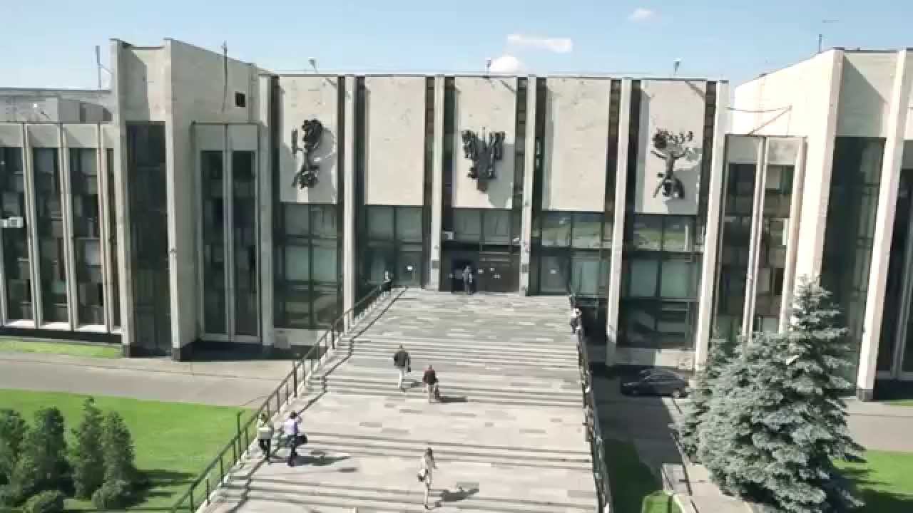 Абитуриенту МГИМО!