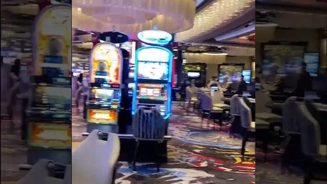 What's inside Vegas Casino ?? смотреть онлайн