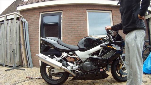 VTR 1000 Firestorm / Superhawk - Stock vs Bos Exhaust смотреть онлайн