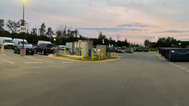 Rivian at Amazon Delivery Hub смотреть онлайн