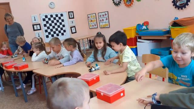 Детский сад Малыш Собираем искусственный спутник земли смотреть онлайн