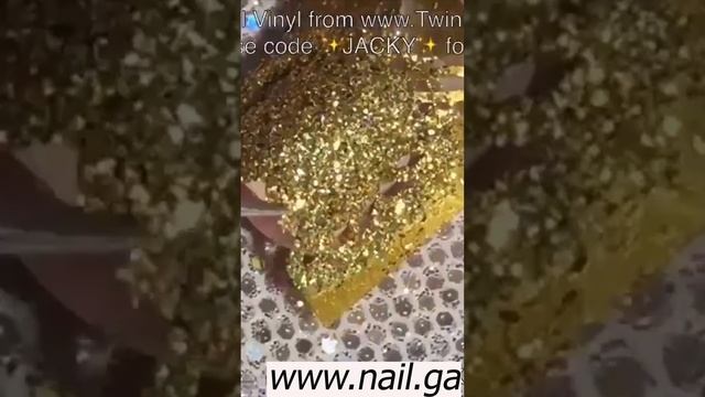 Золотой маникюр на короткие ногти | Бежевый маникюр смотреть онлайн