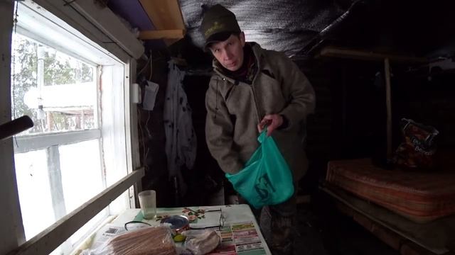 Ночую на второй избе. Сильно устал. Кто был в избе. Готовлю ужин. смотреть онлайн