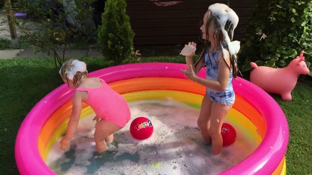 Марина и Юля устроили пенную вечеринку МОКРЫЙ ЧЕЛЛЕНДЖ Bubble Ball