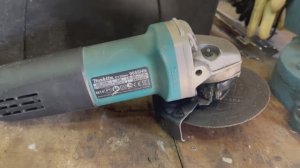 Дешёвый ремонт стопорной кнопки УШМ Makita 9555HN