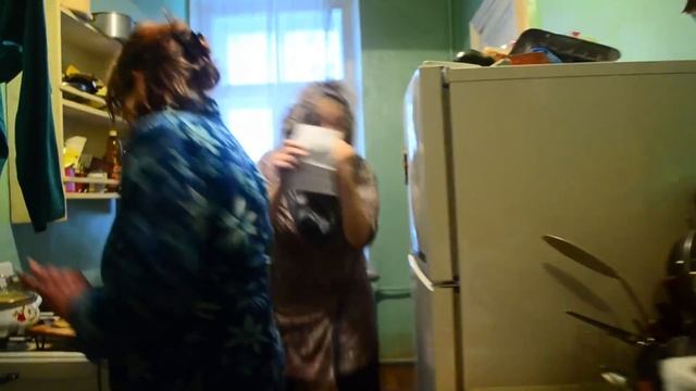 Питерские пенсионерки в поддержку курсантов летного училища смотреть онлайн