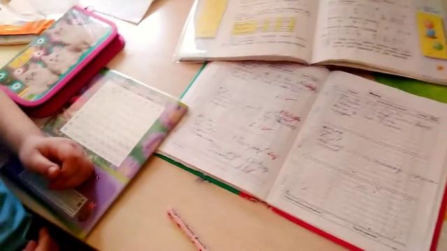 Я нечаянно нарисовала?? в дневнике старшей сестры? смотреть онлайн