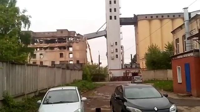 В Кирове сносят элеватор смотреть онлайн